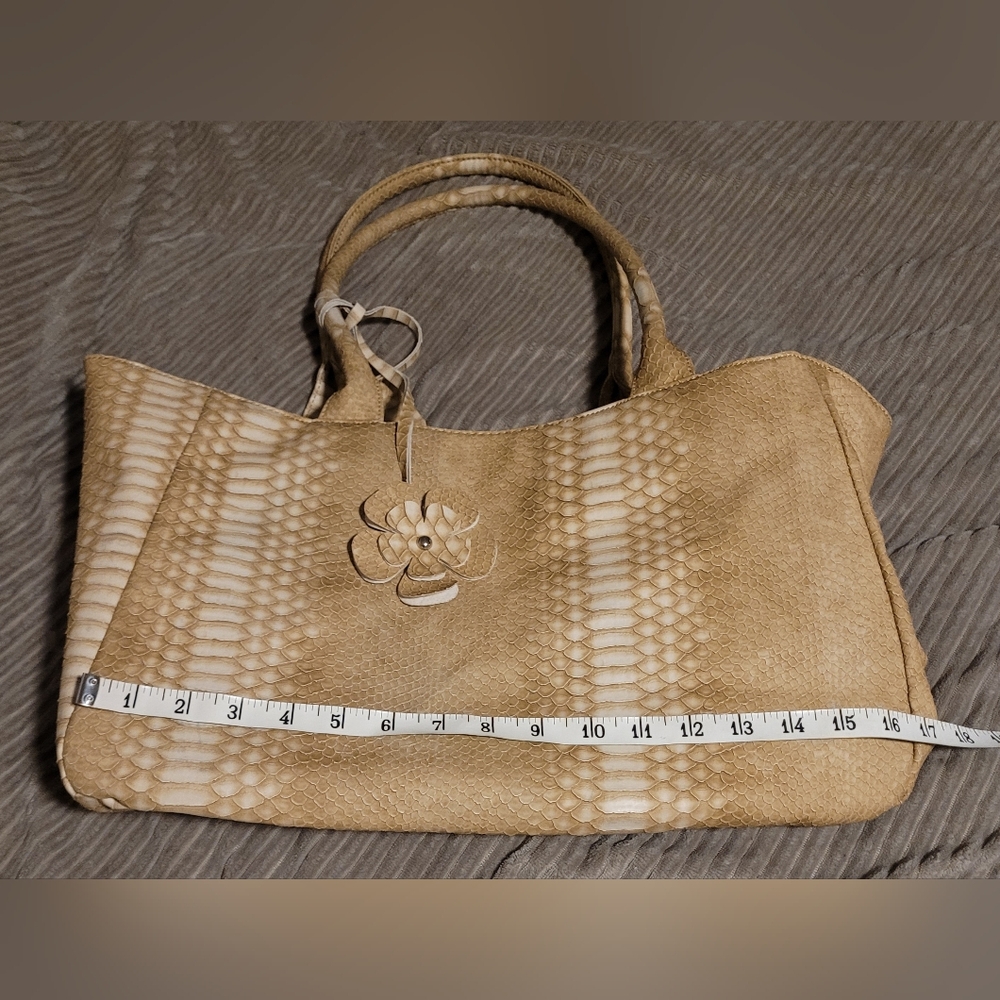 Penelope Ann Seeet City Tan Faux Snake Skin Textured Tote - Picture 10 of 12
